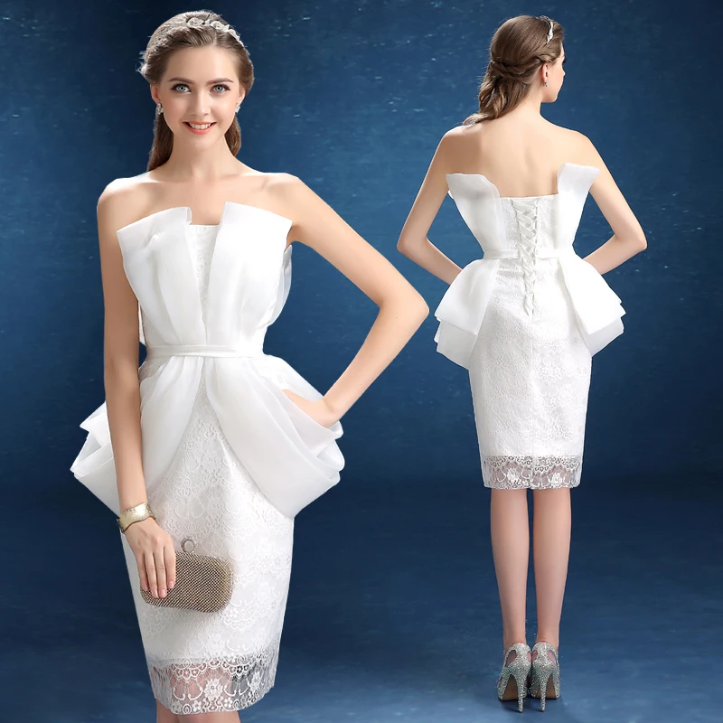 Соблазнительное прямое атласное платье до колена с открытыми плечами и