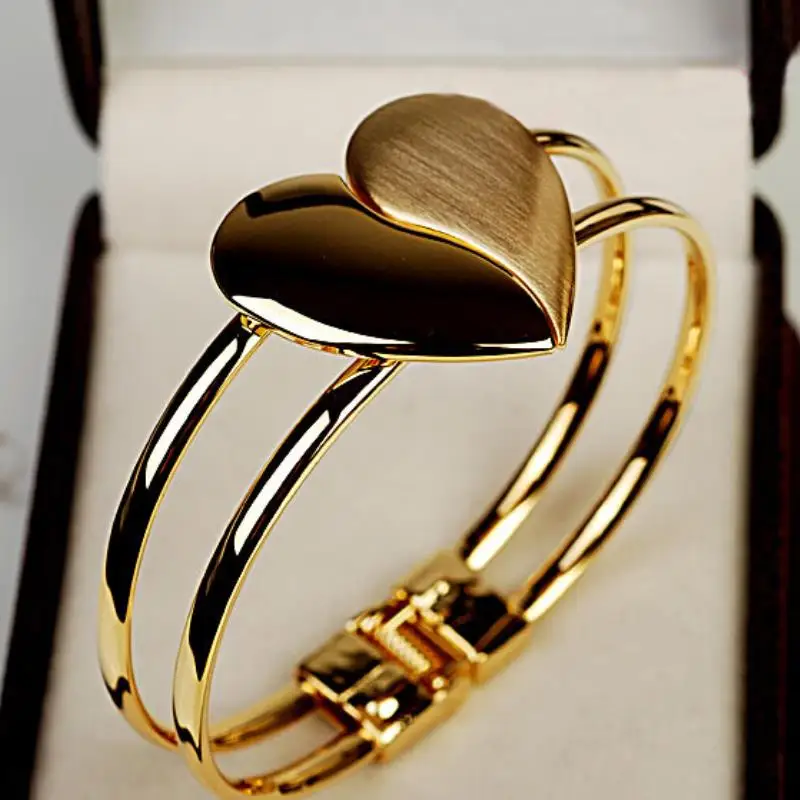 Женский браслет с подвеской в виде сердца золотистый кристаллами 2016|bangles for