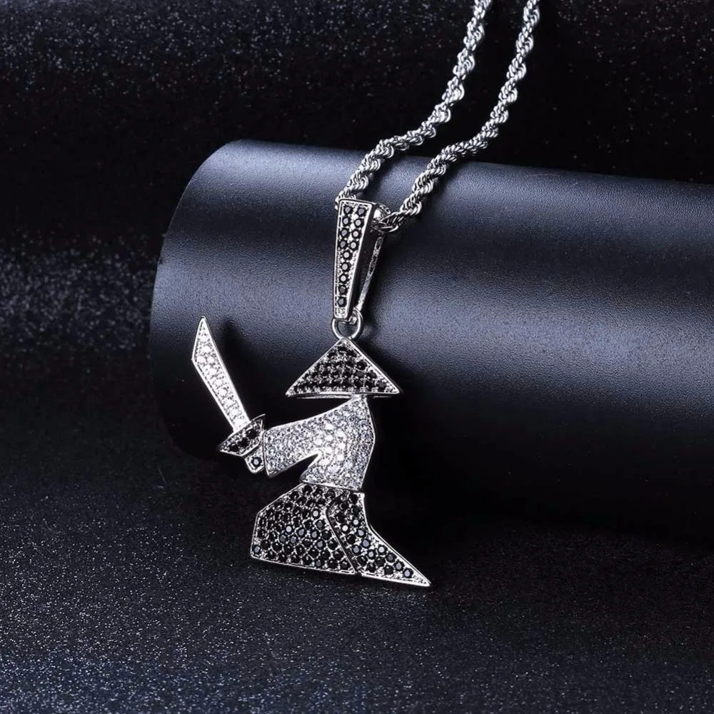 Фианитами с креплением микро-паве Стразы Bling лед из Шапки самурая Восточный воин