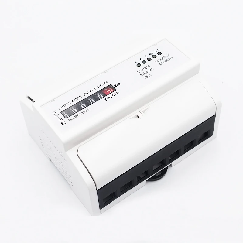 ЖК-жидкокристаллический монитор с напряжением 220В 230В 380В, током от 5 до 100А, частотой 50Гц 60Гц, трёхфазным двухвыходным измерителем мощности и счётчиком КВт-ч, включенным.