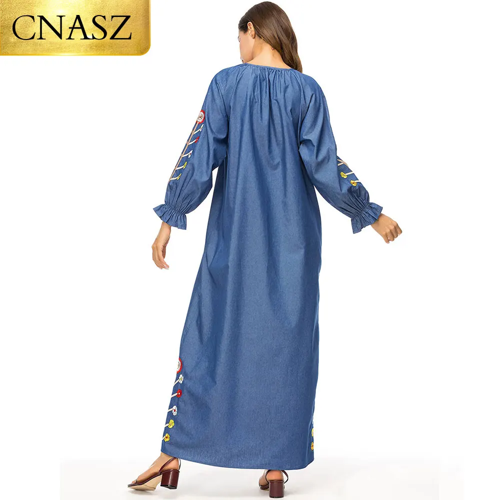 Женское джинсовое платье кафтан мусульманское с вышивкой в арабском стиле