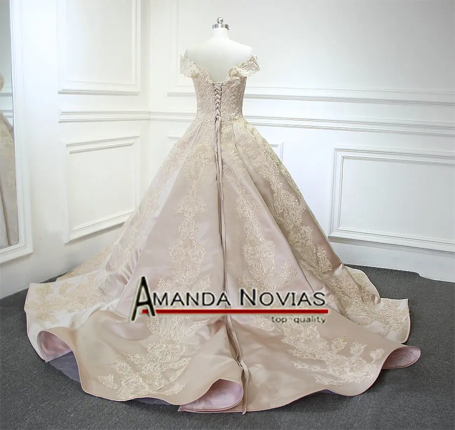 Свадебное платье с длинным шлейфом Amanda Novias реальные фотографии 2019 | Свадьбы и