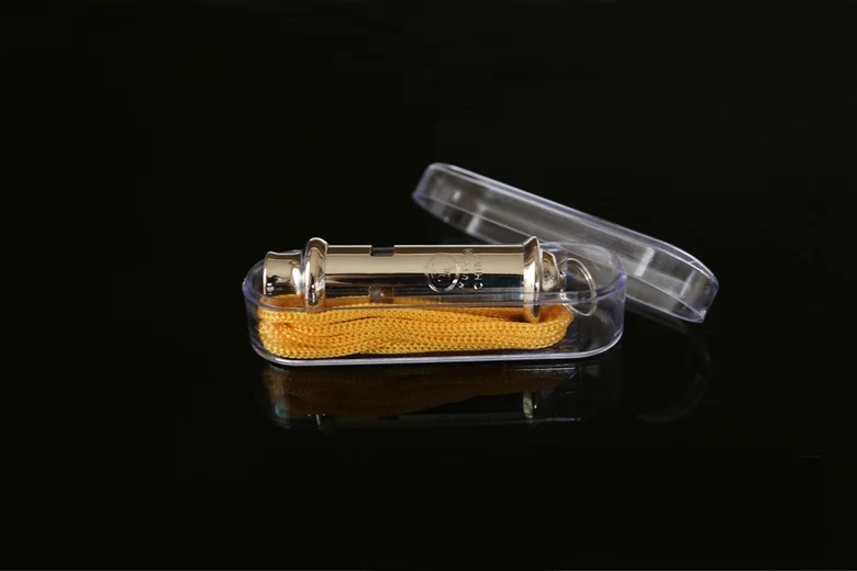 Металлический свисток для занятий спортом на открытом воздухе с