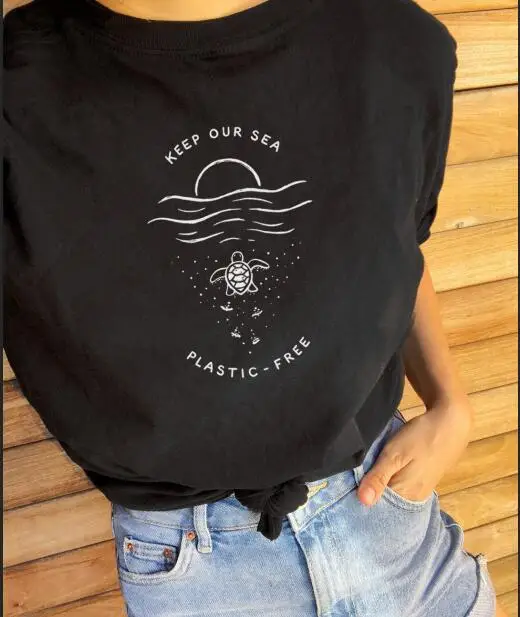 black tee white text Футболка с надписью Keep our Sea plastic Free, стильная повседневная модная футболка унисекс с изображением заката, океана, черепахи, гранж, топы, Camisetas - Цвет: black tee white text