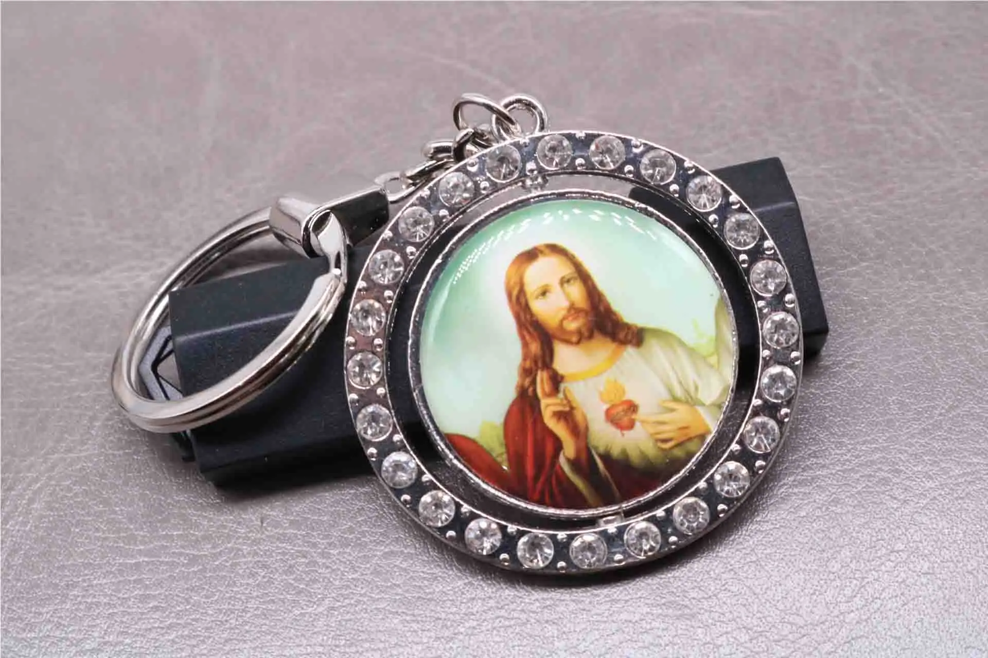 Брелок с вращающейся цепочкой для ключей Christ Jesus