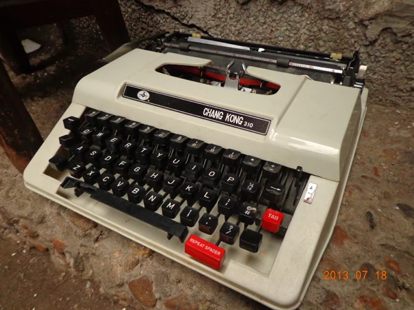 

Vintage typewriter model props antique ornaments typing Cafe retro Decor