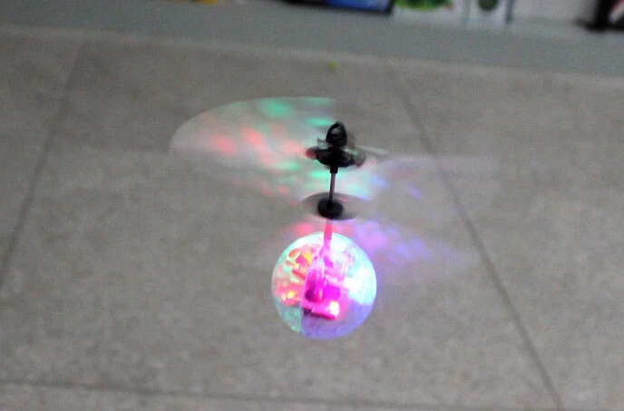 Новый Красочный летающий шар вертолет с музыкой высота индуцированный датчик