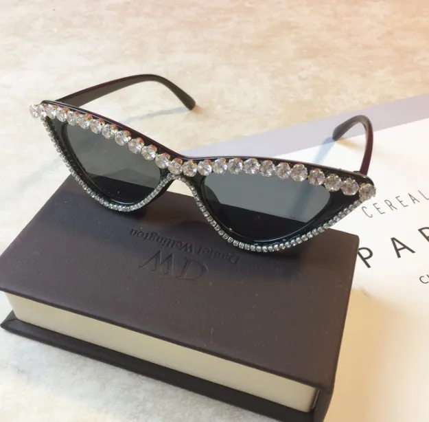 Роскошные женские солнцезащитные очки со стразами черная оправа кошачий глаз