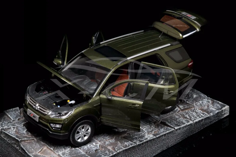 Литая под давлением модель автомобиля Changan CX70 7 мест SUV 1:18 (зеленый) + маленький