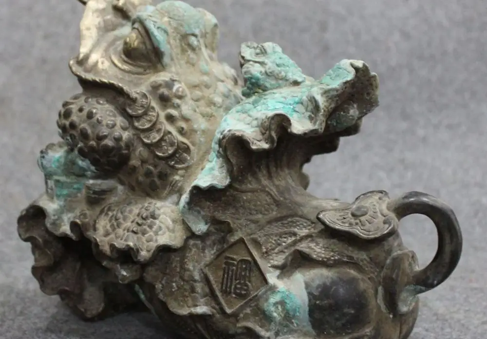 free shipping Chinese Bronze Wealth Cabbage Baicai Ru Yi Golden Toad Toads Spittor Statue | Дом и сад