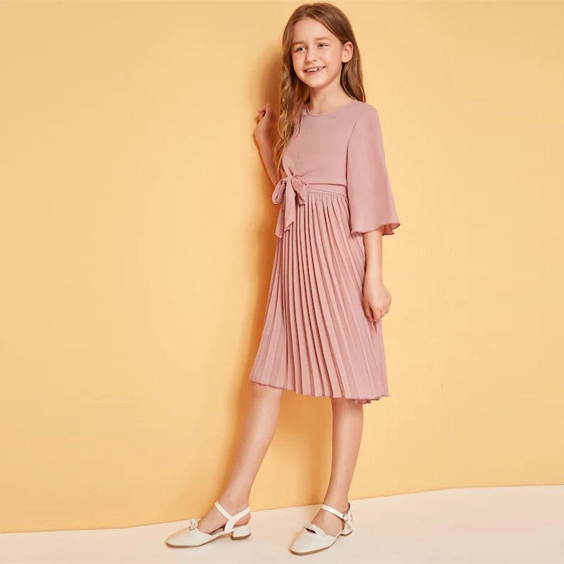 SHEIN/детское однотонное плиссированное платье с завязками спереди для девочек; милое детское платье; коллекция года; Летние Детские платья трапециевидной формы с рукавами-воланами до колена