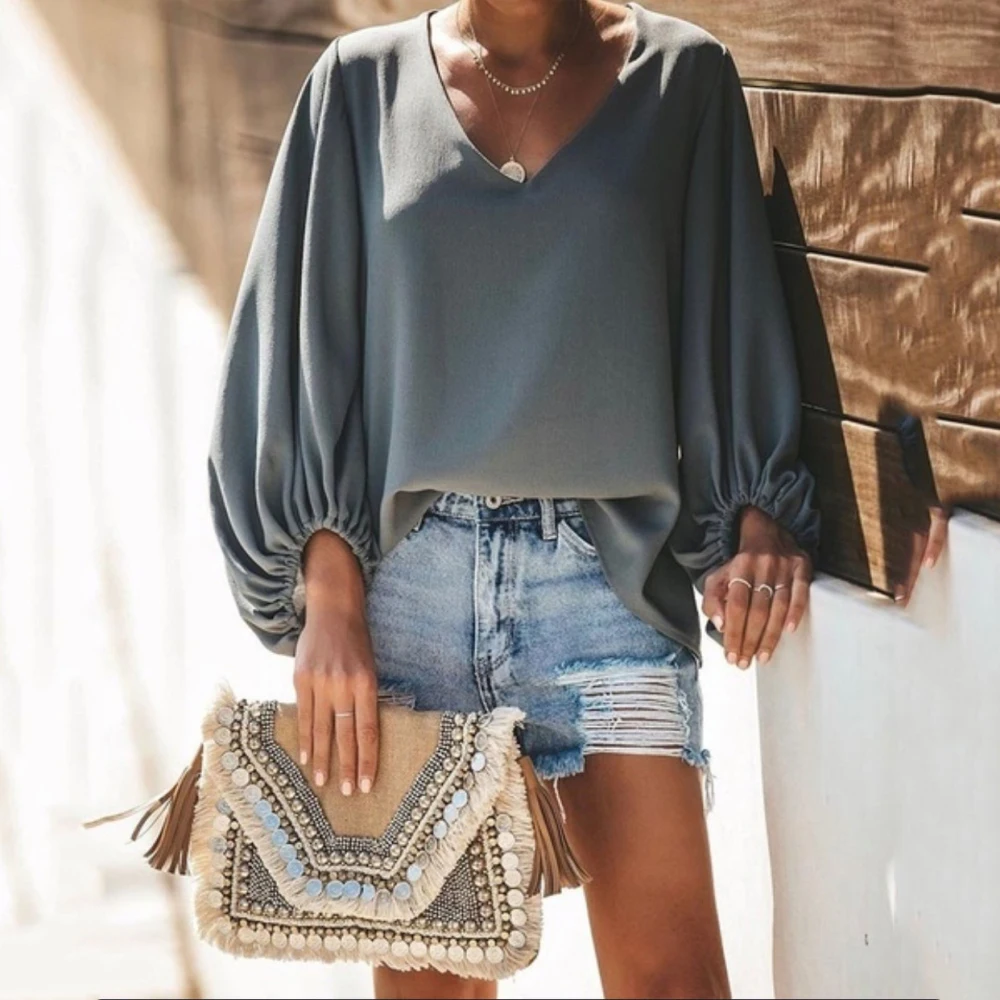 Женская блузка с рукавом-фонариком V-образным вырезом | одежда