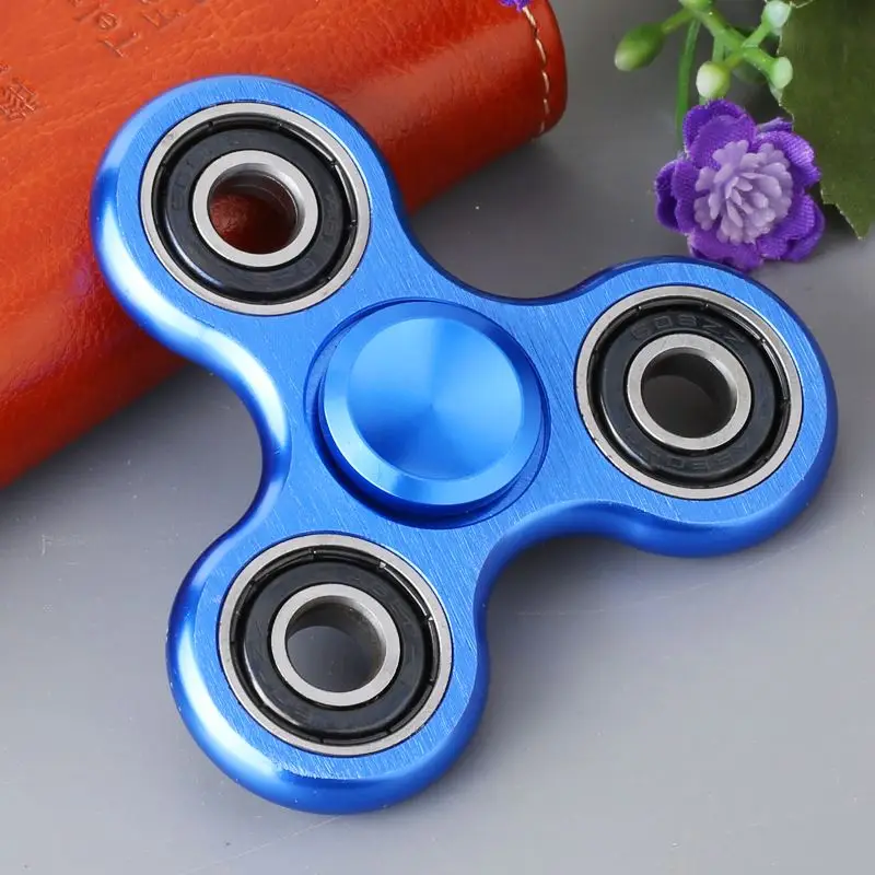 Tri-блесны Непоседа стол фокус игрушка матовый покрытие алюминиевый сплав EDC руки