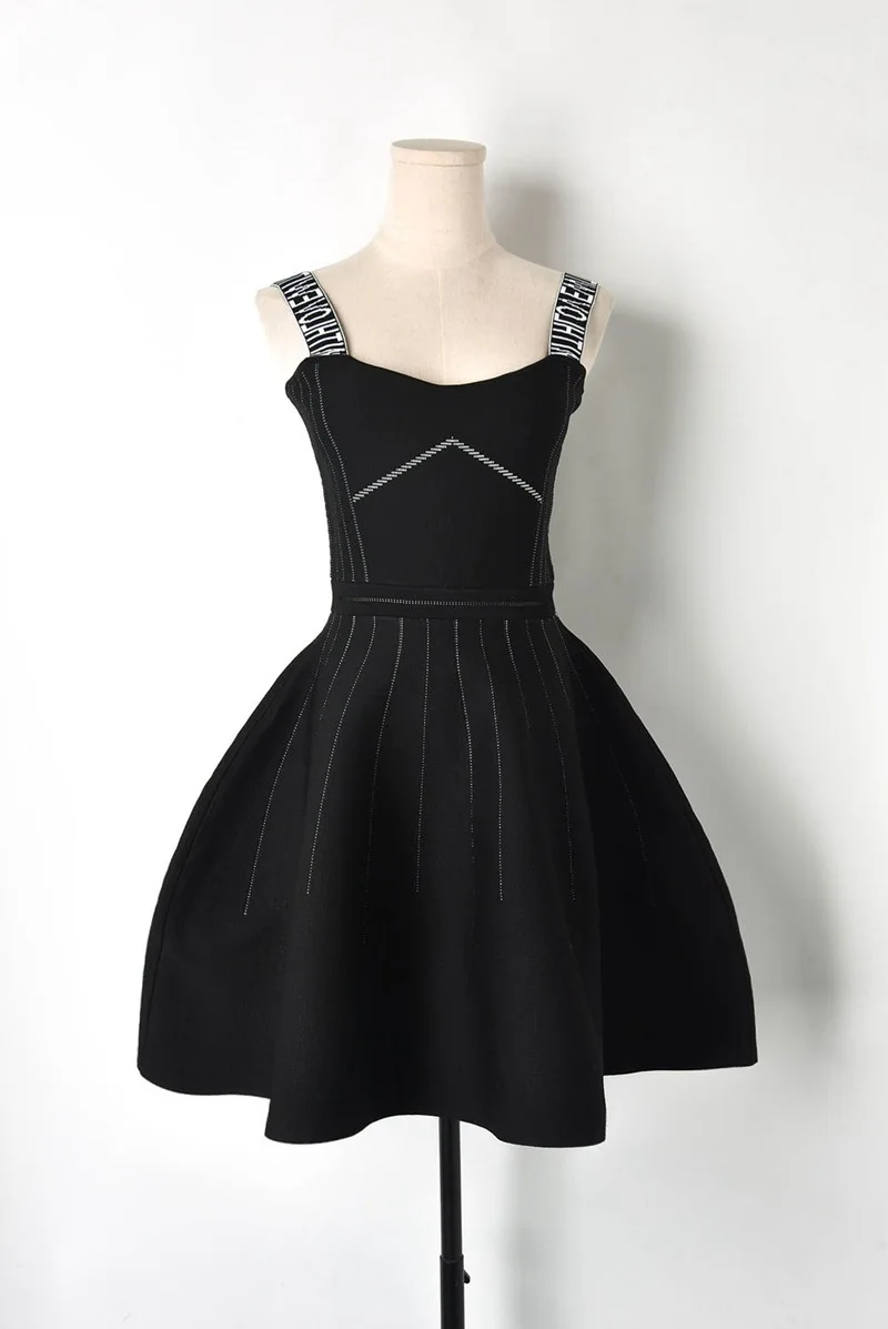 Женское трикотажное платье-трапеция без рукавов в полоску на бретелях 2019 |