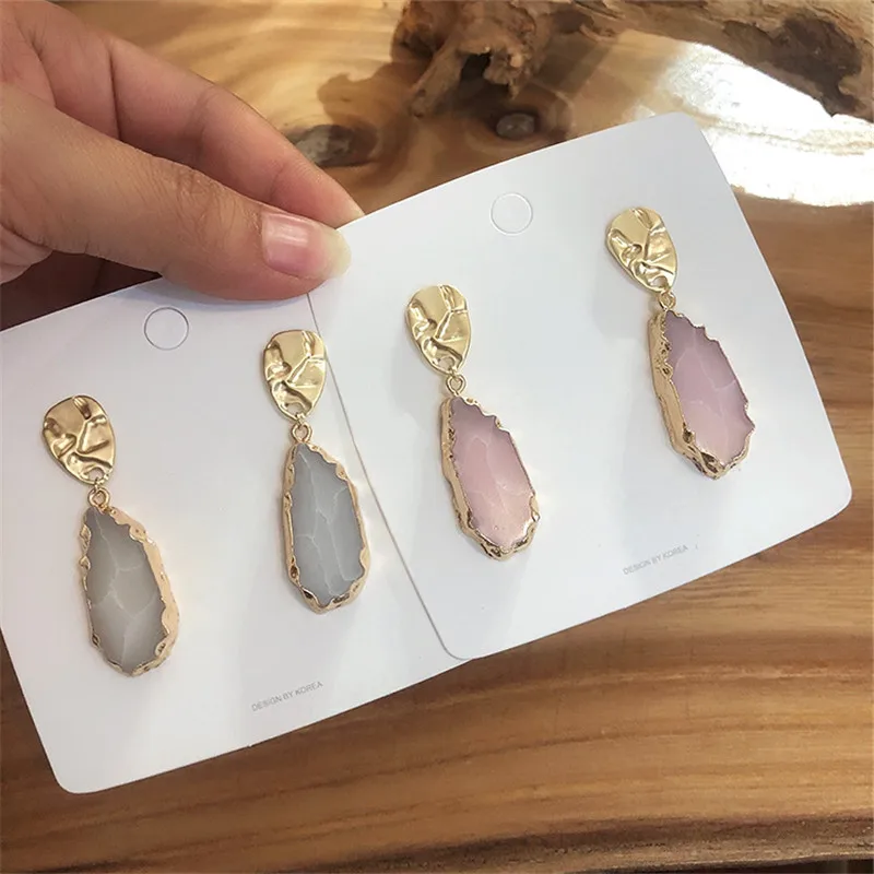 Женские серьги с овальным металлическим неровным мраморным камнем Ears high