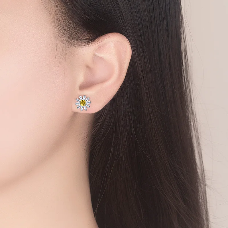 OMHXZJ Wholesale Personality Fashion Sweet Woman Girl Gift White &amp Yellow Sakura Daisy 925 Sterling Silver Stud Earrings YS468 |