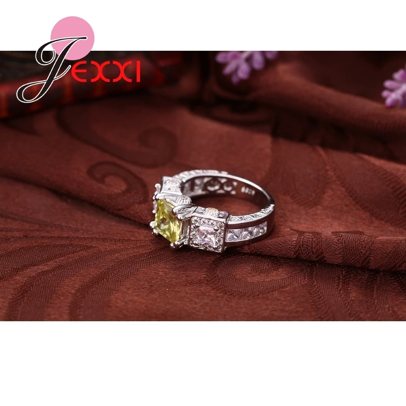 Женское Обручальное кольцо из серебра 925 пробы с фианитом |