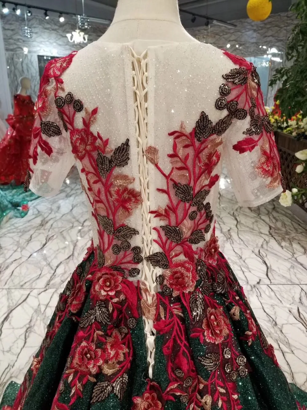 

Emerald Green Red Lace flowers Prom Dress Glitters Prom Gown 2019 New Design Fashion Evening Party Gown Arabic
