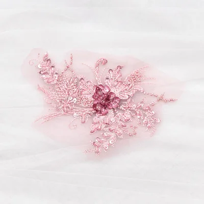 Pink 2 шт. 3D вышитая бисером Кружевная аппликация вышитый цветок ткань кружевная отделка для украшения свадебного платья вуаль аксессуары для одежды - Цвет: Pink
