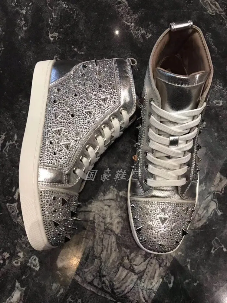 Кроссовки с заклепками Цвет Серебристый женская повседневная обувь из