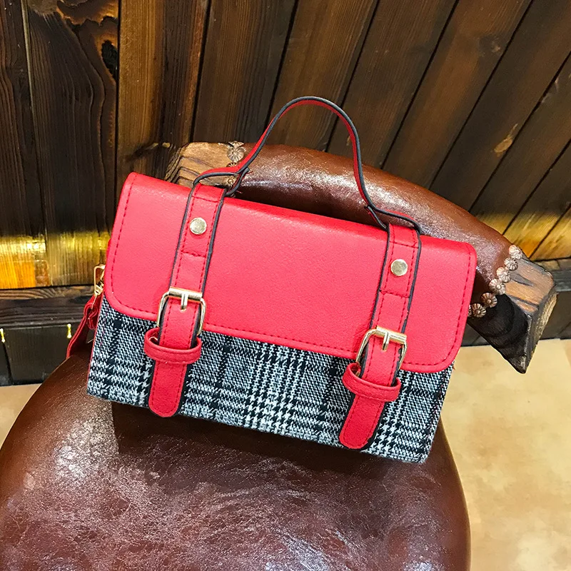 Женская сумка через плечо в стиле ретро с декоративными буквами на ремне модным