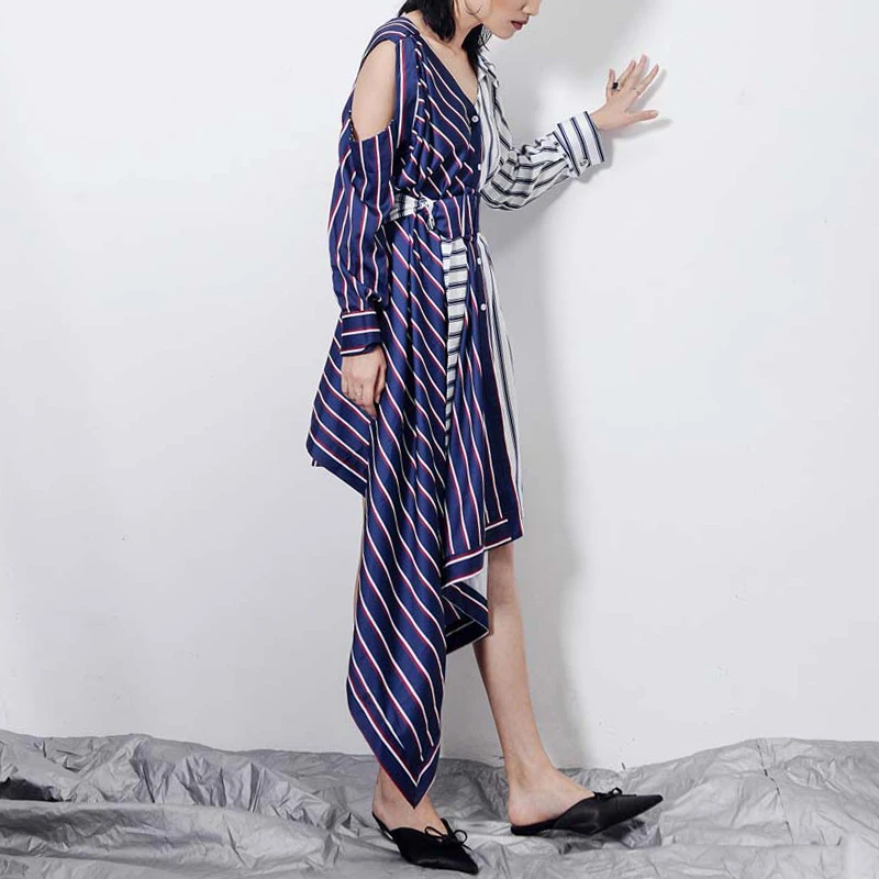 TWOTWINSTYLE Полосатое платье для женщин лоскутное V шеи выдалбливают пояс с высокой