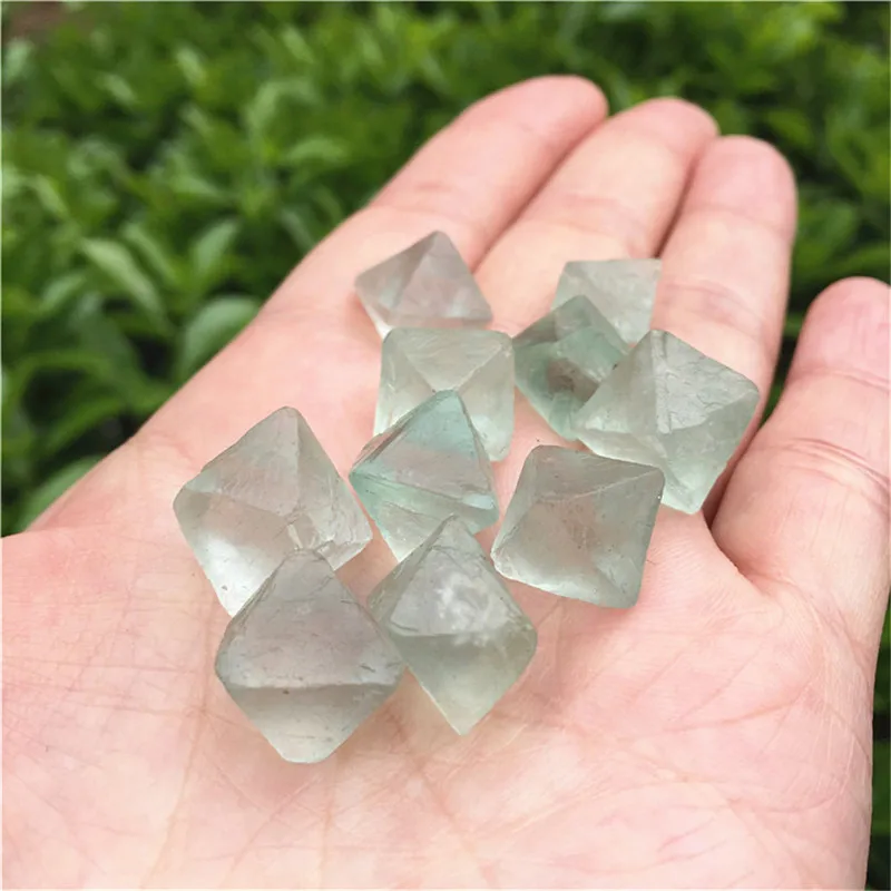 10 шт./лот натуральный зеленый флюорит Кристалл камни октаэдр редкий драгоценный