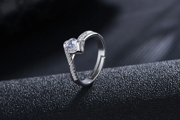 Женское кольцо из серебра 925 пробы с фианитом | Украшения и аксессуары