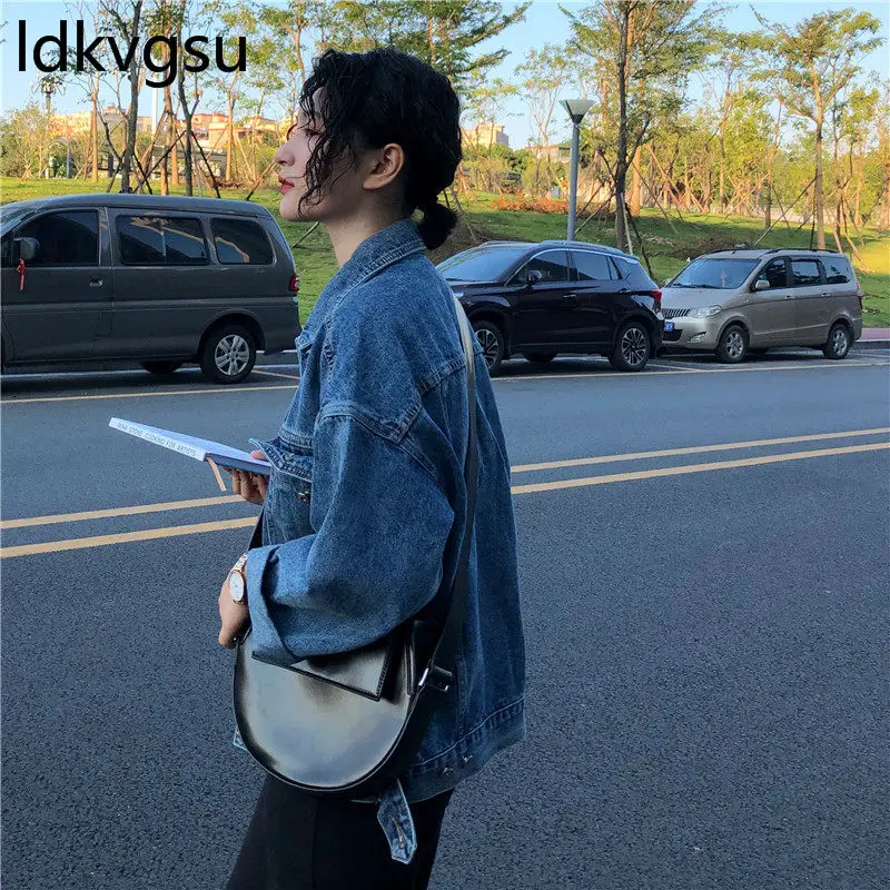 Женская джинсовая куртка в стиле ретро темно-синяя свободная Классическая из