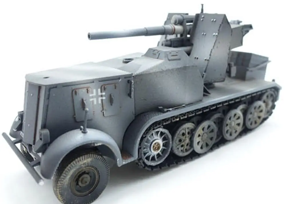 Немецкий SD. KFZ.8 DB9 FLAK18 88 мм 1/72 Готовая модель бака