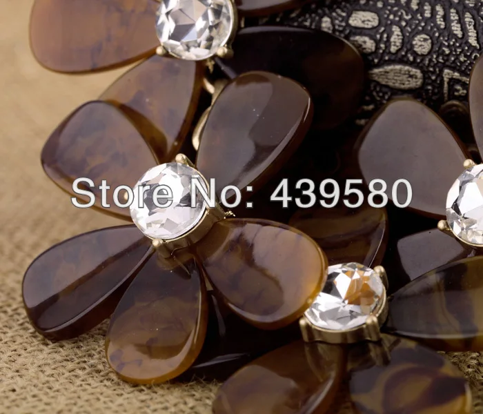 

Women Imitation Factory Wholesale Price High Quality Fashion Acrylic Flower Necklace