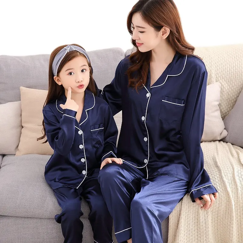 Blue Одежда для мамы и дочки; Рождественский пижамный комплект; Одинаковая одежда для сна из шелка; семейный пижамный комплект для девочек; пижамы для детей - Цвет: Blue