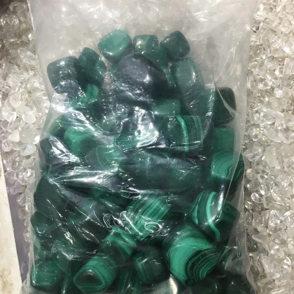 Полированный драгоценный камень 100 г из натурального малахита для украшения дома