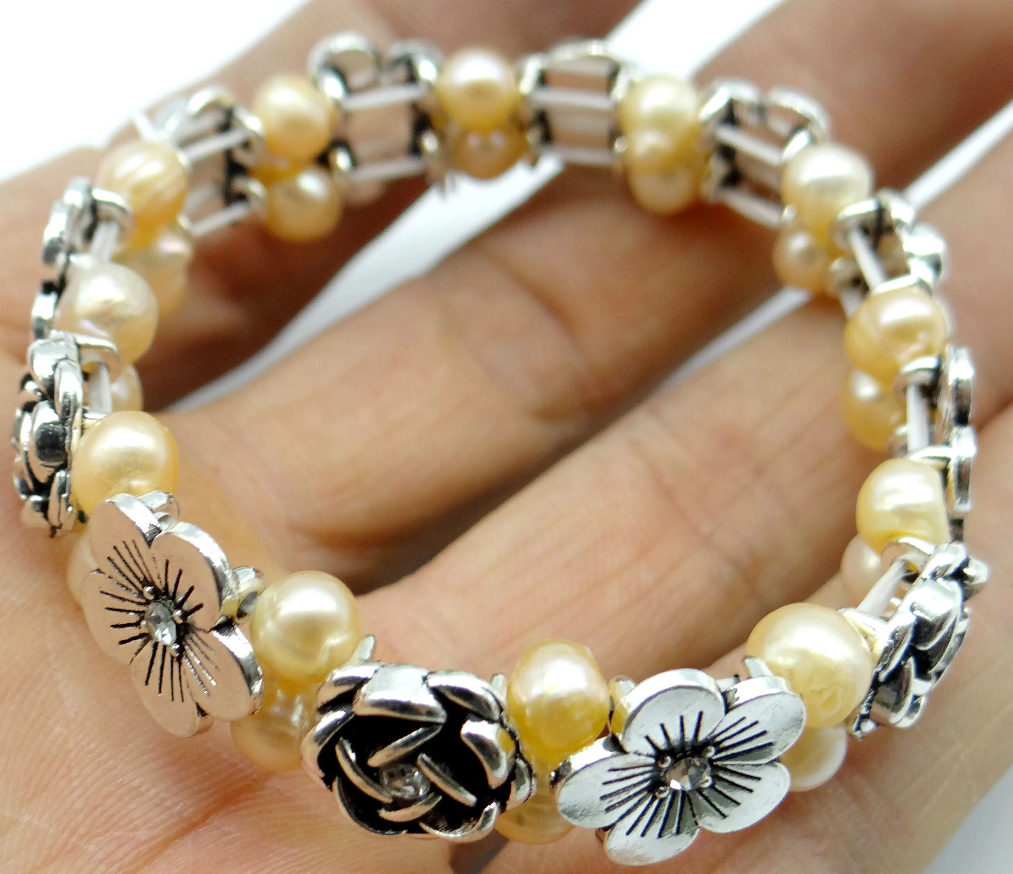 Женский браслет с натуральным жемчугом белый ручной работы из пресноводного