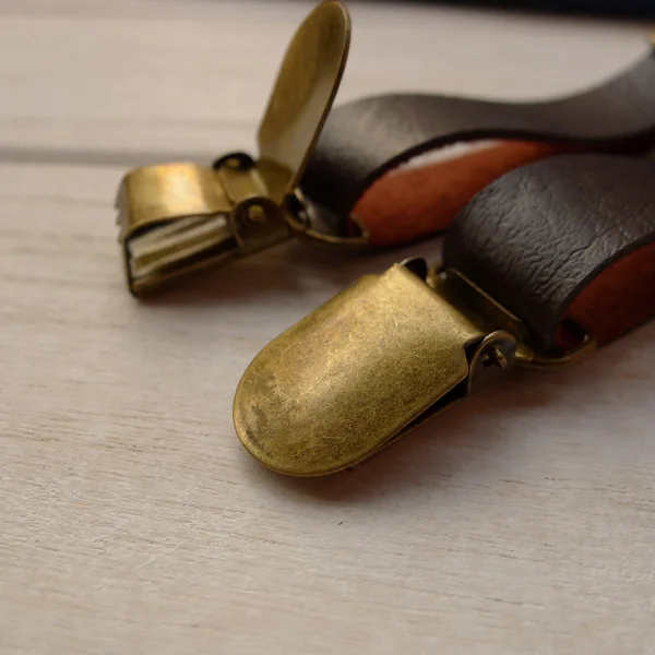 Искусственная кожа на подтяжках 4 зажима Регулируемая длина узкая Подвеска