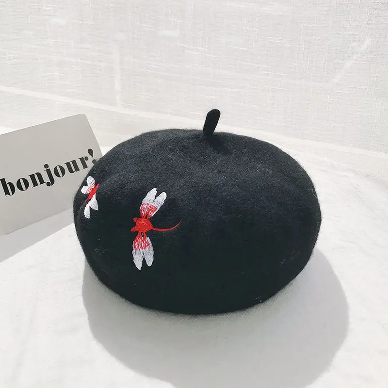 black Зимний берет, шапка для девочек, женский шерстяной берет, шапка, вышивка стрекозы, берет, шапки для женщин, плоская шапка, Boinas de mujer - Цвет: black