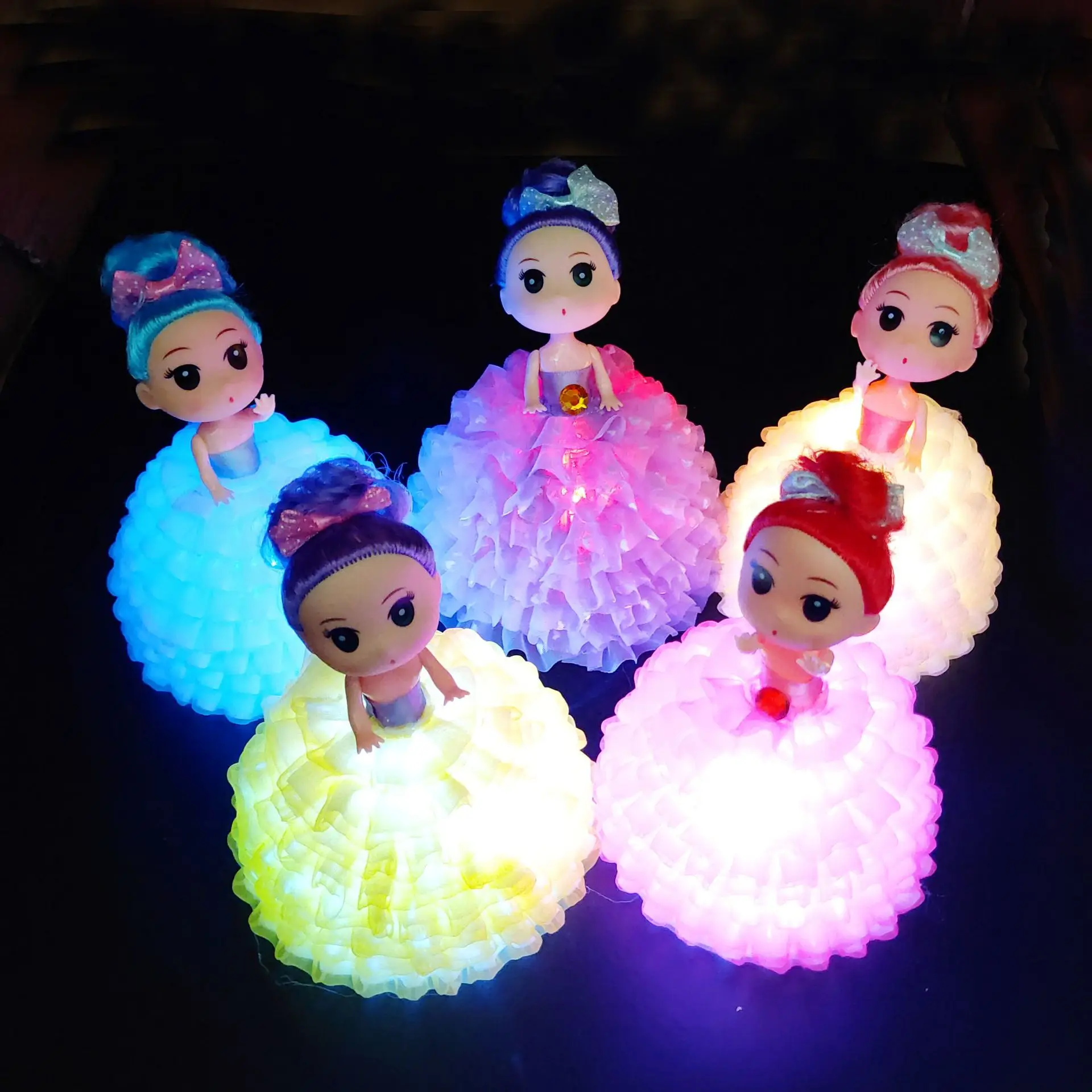 

1pc Novelty 17CM Glowing dolls Toy Girl Princess Confused Doll Christmas Wedding Gift Classic Toy