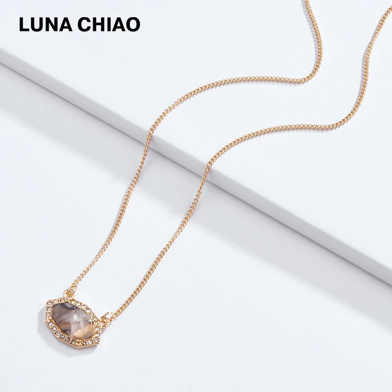 LUNA CHIAO 2020 Spring New Arrival Mini Lucite Acrylic Board Short Dainty Chain Pendant Necklaces for Women | Украшения и