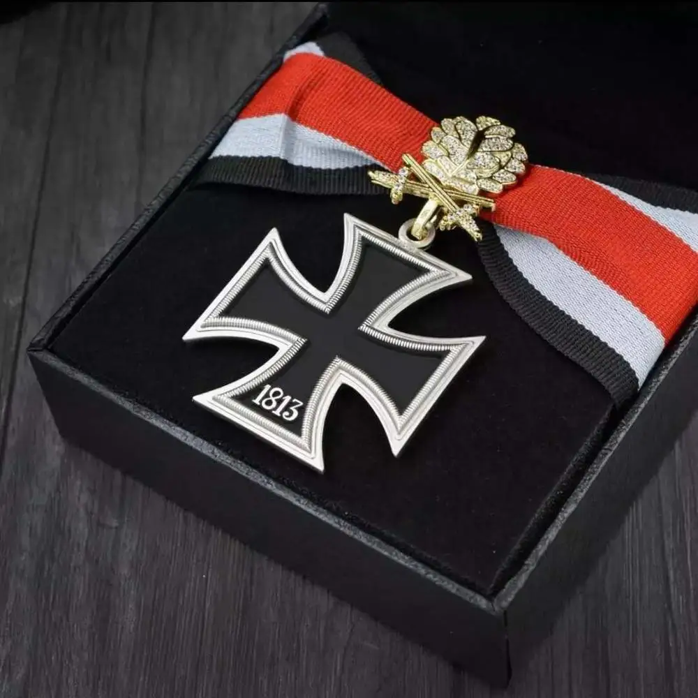 No 3 Высокое качество WW2 EK2 немецкий Железный крест медаль с бриллиантами двойные мечи дубовый лист значок - Цвет: No 3