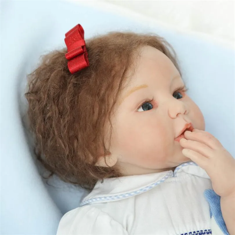 Reborn Simulation Alive Dolls с короткими вьющимися волосами и синими глазами Реалистичная