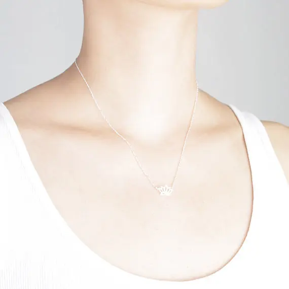 

Fashion Tiny Lotus Flower Necklace Plant Lotus Necklace Petal Bloom Blossom Necklace Jewelry for lady women