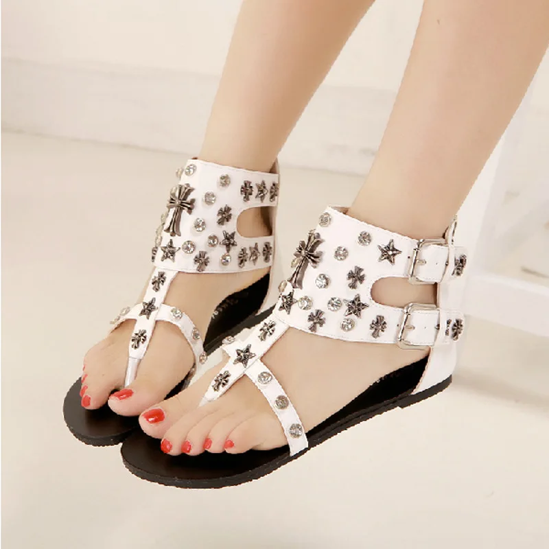 Новый Летний 2017 Алмазов Заклепки Пряжки Ремня Сандалии После Молнии
