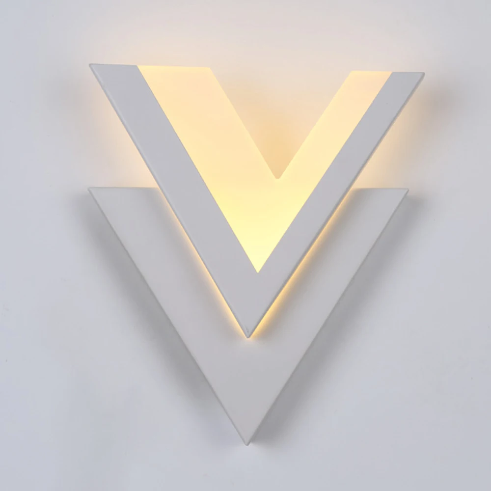 

Настенные лампы для спальни, гостиной, V-образный светильник с белым корпусом, светодиодный настенный светильник с металлическим покрытием,...
