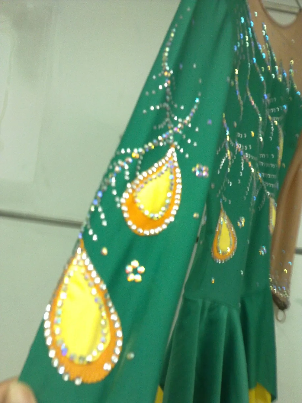 8. Бесплатная доставка. Традиционное платье для фигурного катания в зеленом