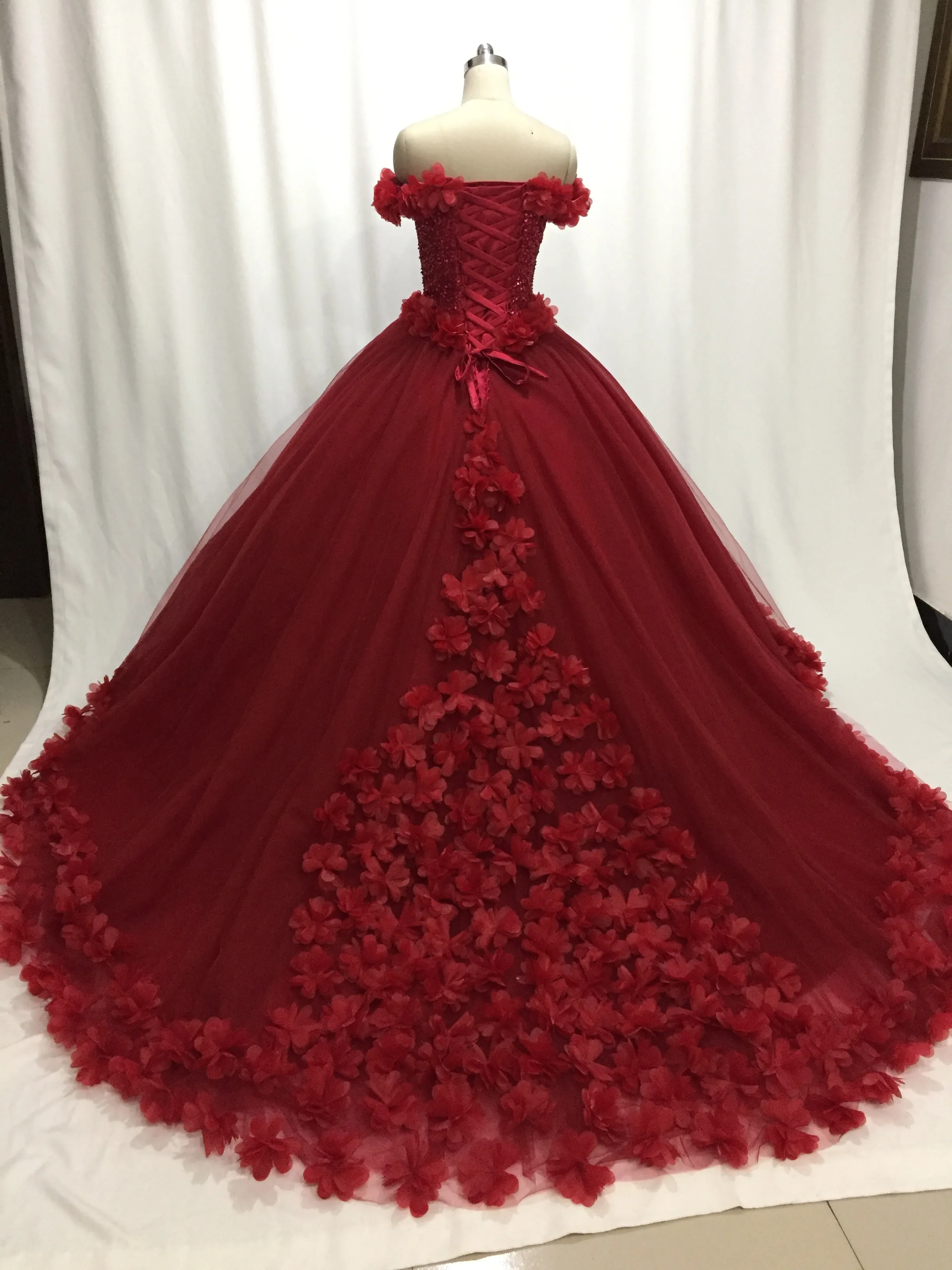 ILUSY великолепные 3d-флора Красные Свадебные платья без рукавов бальное платье бусины милые свадебные Платья Vestidos de noiva