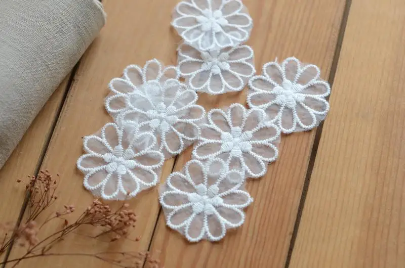 Аксессуары белые кружевные наклейки из органзы с цветами шириной 4 см | Дом и сад