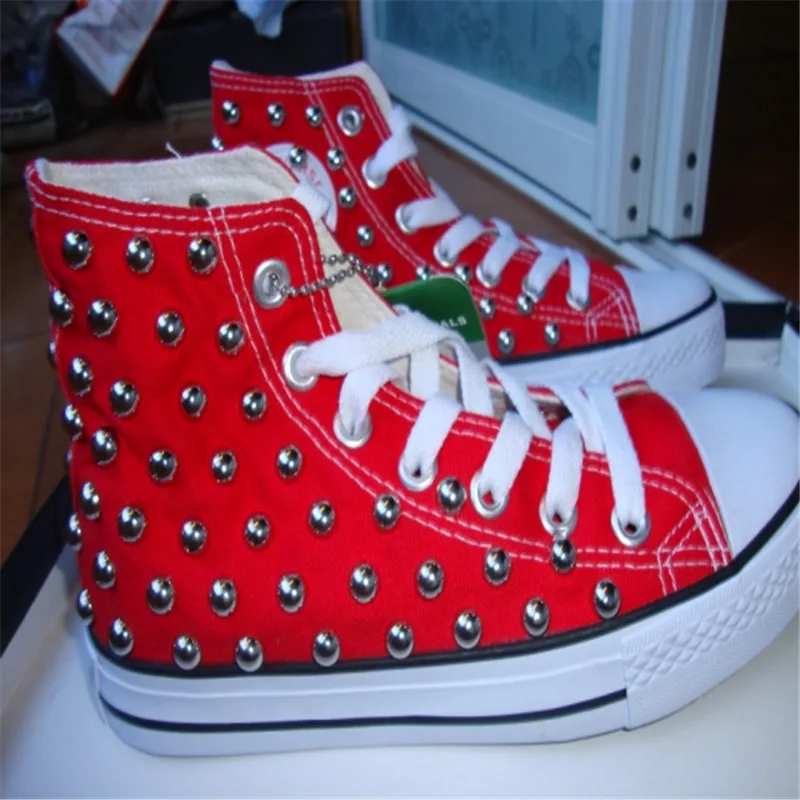 Шитье из сплава диаметром 5 мм Цвет: золотистый черный и серебристый для