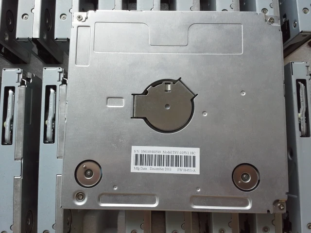Бесплатная доставка совершенно новый Φ RAE3142 RAE2501 RAE3370 автомобильный DVD плеер с