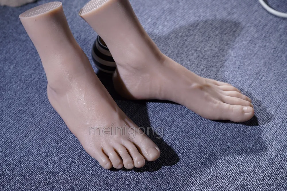 Мужская модель ног человеческая перевернутая обуви и носков медицинская