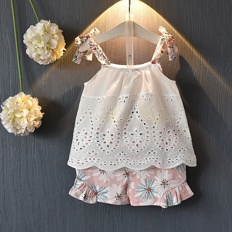 

Girl Clothes Set Summer Vacation Style Strapless Hollow Out Vest+ Floral Print Shorts 2pc Children Clothing Set Cute Kid Outfits